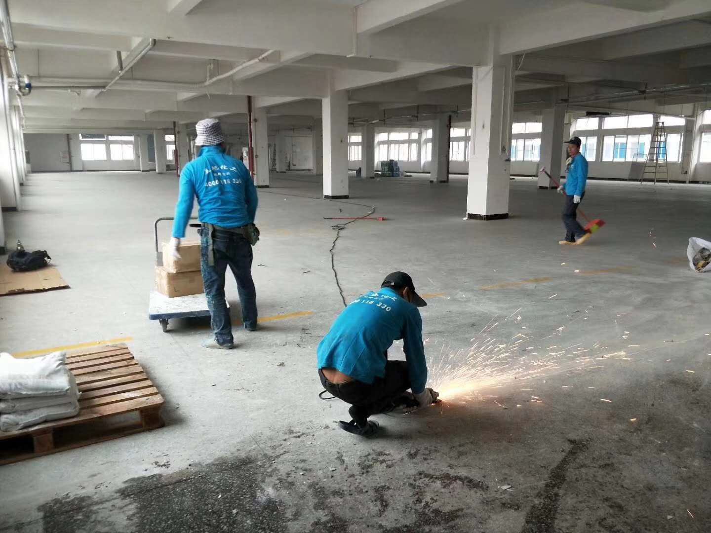 水性地坪涂料施工方案中有關翻新的的步驟有哪些？